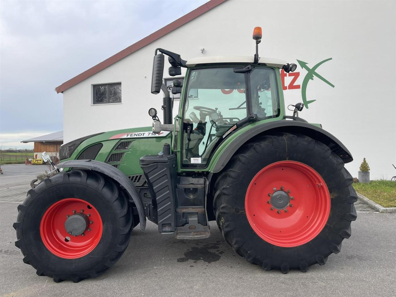 Fendt Fendt 718 Vario SCR GPS - Трактор: фото 3 Fendt Fendt 718 Vario SCR GPS - Трактор: фото 3