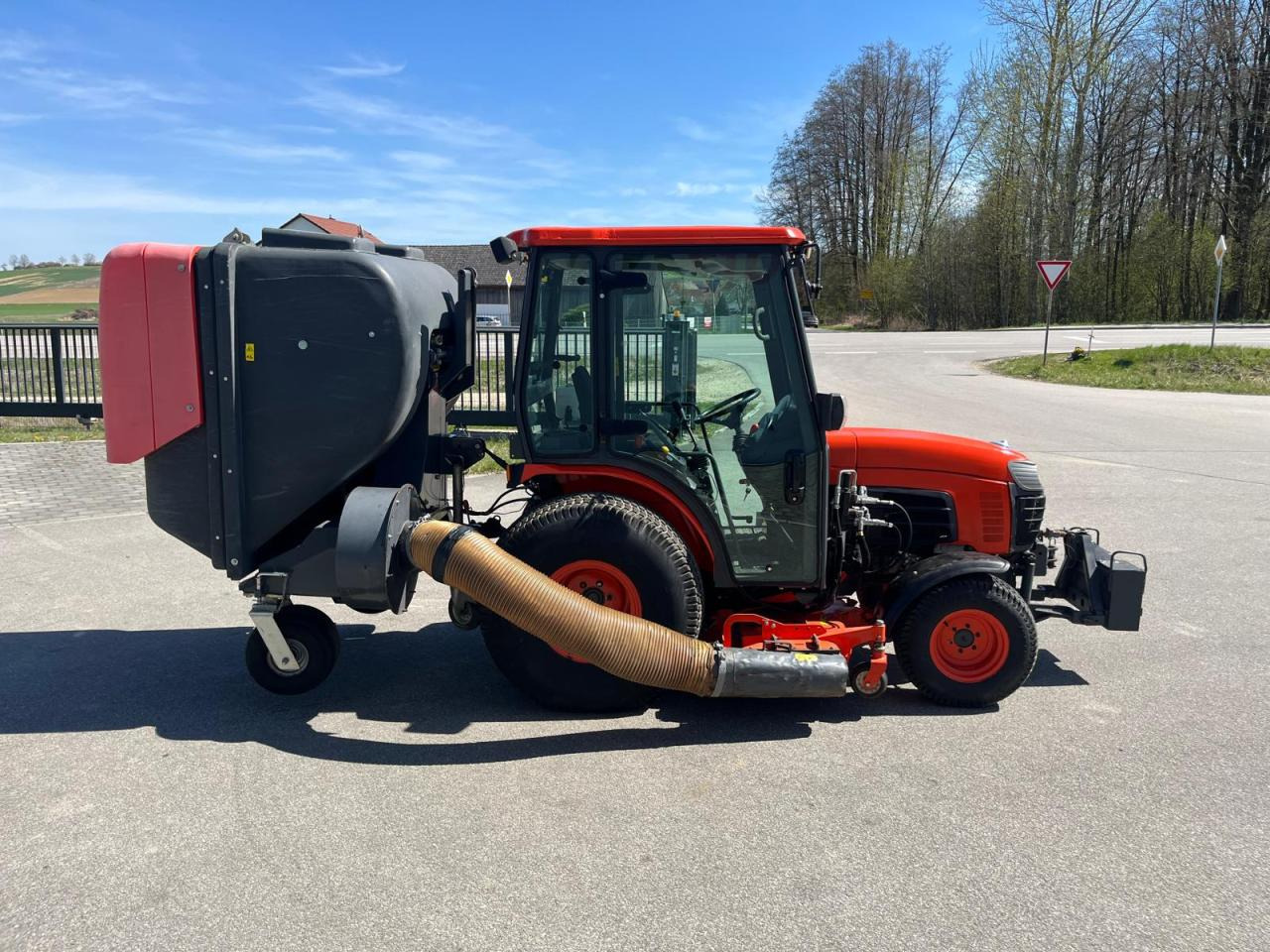 Kubota B3030 Grüngutbehälter Hochentlader - Газонокосилка: фото 4 Kubota B3030 Grüngutbehälter Hochentlader - Газонокосилка: фото 4