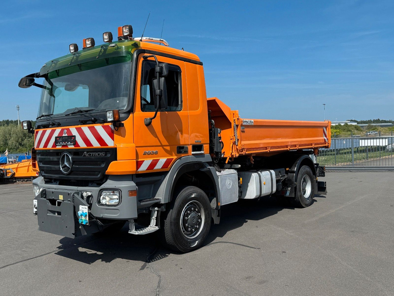Mercedes-Benz Actros 2036 4x4 mit Dautel Wechselsystem E 5 - Самосвал: фото 1 Mercedes-Benz Actros 2036 4x4 mit Dautel Wechselsystem E 5 - Самосвал: фото 1