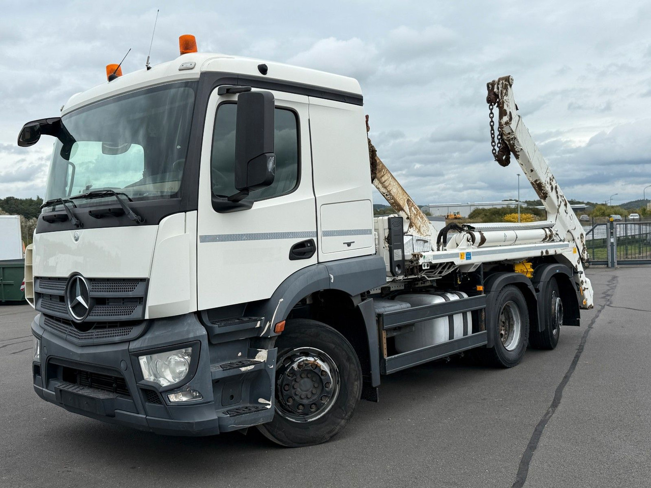 Mercedes-Benz Actros 2643 6x2 Meiler AK 16 T - Самосвал: фото 1 Mercedes-Benz Actros 2643 6x2 Meiler AK 16 T - Самосвал: фото 1