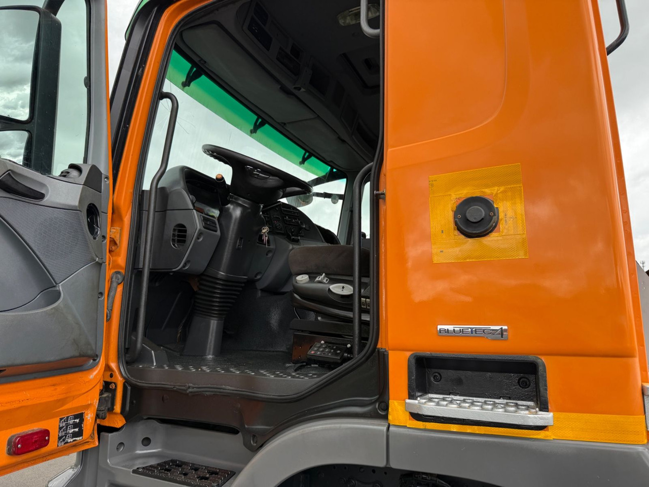 Mercedes-Benz Actros 3341 6x6 Hydraulikpumpe + Tank - Грузовик-шасси: фото 3 Mercedes-Benz Actros 3341 6x6 Hydraulikpumpe + Tank - Грузовик-шасси: фото 3