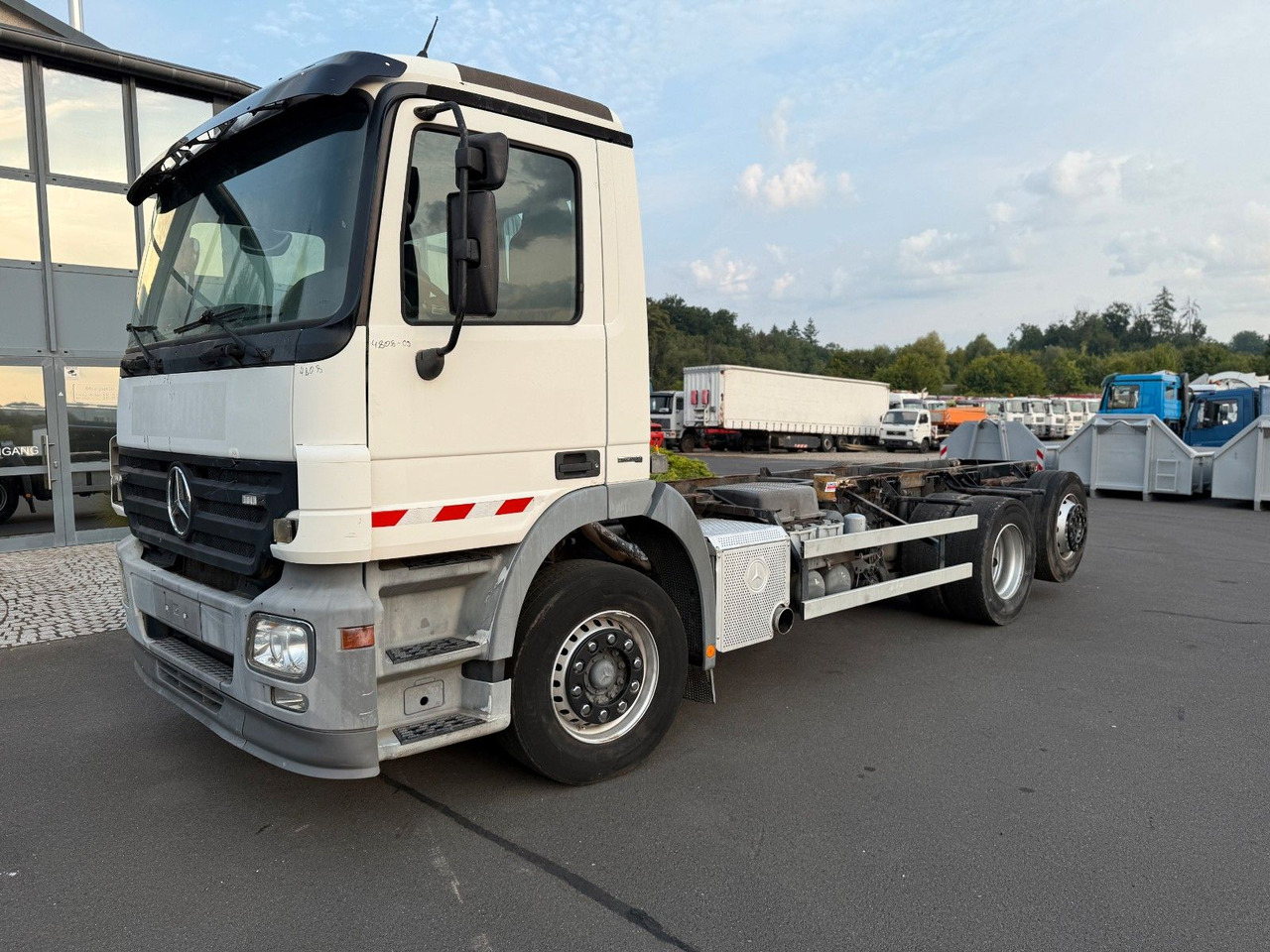 Mercedes-Benz Actros MP 2 2532 6x2 - Грузовик-шасси: фото 1 Mercedes-Benz Actros MP 2 2532 6x2 - Грузовик-шасси: фото 1