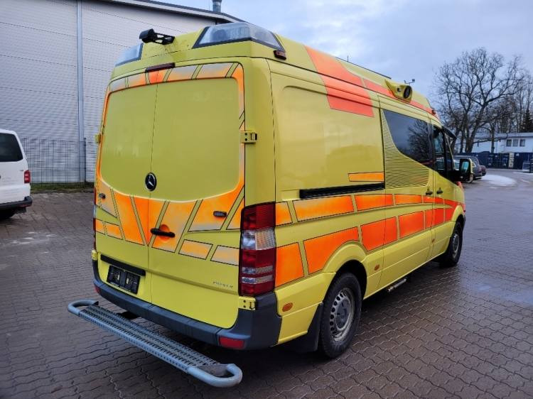 MERCEDES – BENZ SPRINTER 2.2D AMBULANCE (PROFILE) KLIMA 11.2014 EURO 5  - Машина скорой помощи: фото 4 MERCEDES – BENZ SPRINTER 2.2D AMBULANCE (PROFILE) KLIMA 11.2014 EURO 5  - Машина скорой помощи: фото 4
