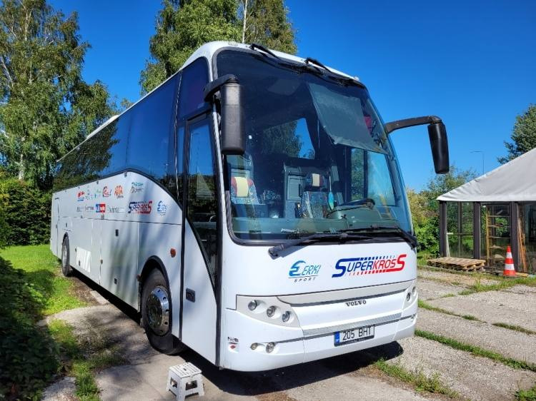 VOLVO B12M BERKHOF AXIAL70 MOTORHOME KLIMA 3.2003 - Туристический автобус: фото 1 VOLVO B12M BERKHOF AXIAL70 MOTORHOME KLIMA 3.2003 - Туристический автобус: фото 1