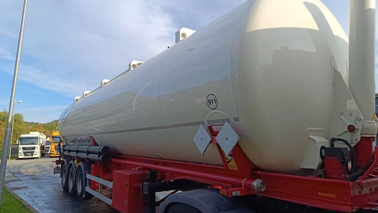 Kässbohrer Kippsilo 60m³ ADR - Полуприцеп цистерна для сыпучих грузов: фото 2 Kässbohrer Kippsilo 60m³ ADR - Полуприцеп цистерна для сыпучих грузов: фото 2