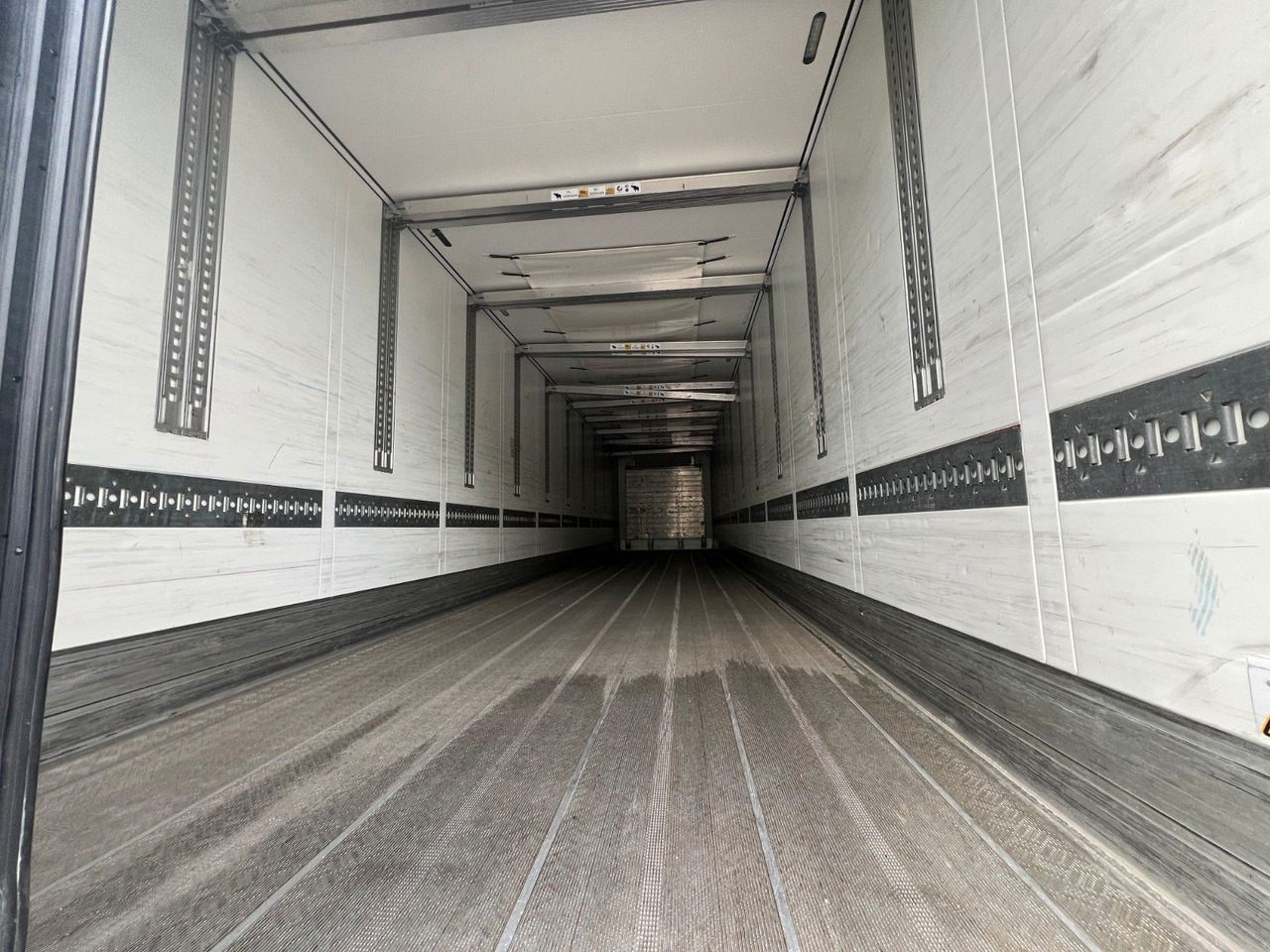 Schmitz Cargobull SKO 24/L - 13.4 FP 45 Cool V7, Schmitz S.CU V2.0 - Полуприцеп-рефрижератор: фото 5 Schmitz Cargobull SKO 24/L - 13.4 FP 45 Cool V7, Schmitz S.CU V2.0 - Полуприцеп-рефрижератор: фото 5