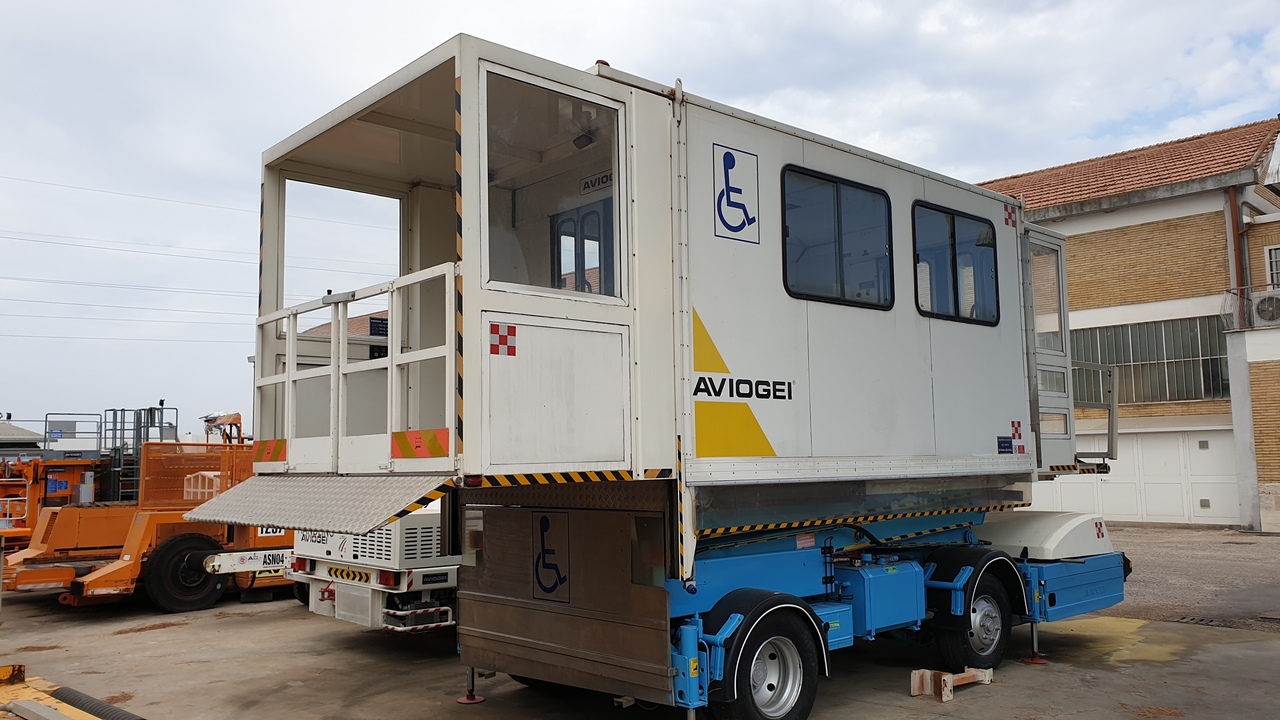 AVIOGEI Ambulift E747 (Half Cab) - Амбулифт: фото 2 AVIOGEI Ambulift E747 (Half Cab) - Амбулифт: фото 2