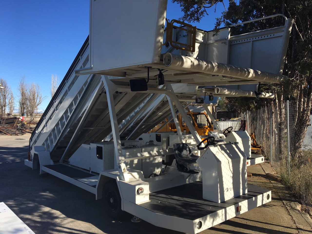 JBT Passenger Stairs Smart Step - Пассажирский трап: фото 2 JBT Passenger Stairs Smart Step - Пассажирский трап: фото 2