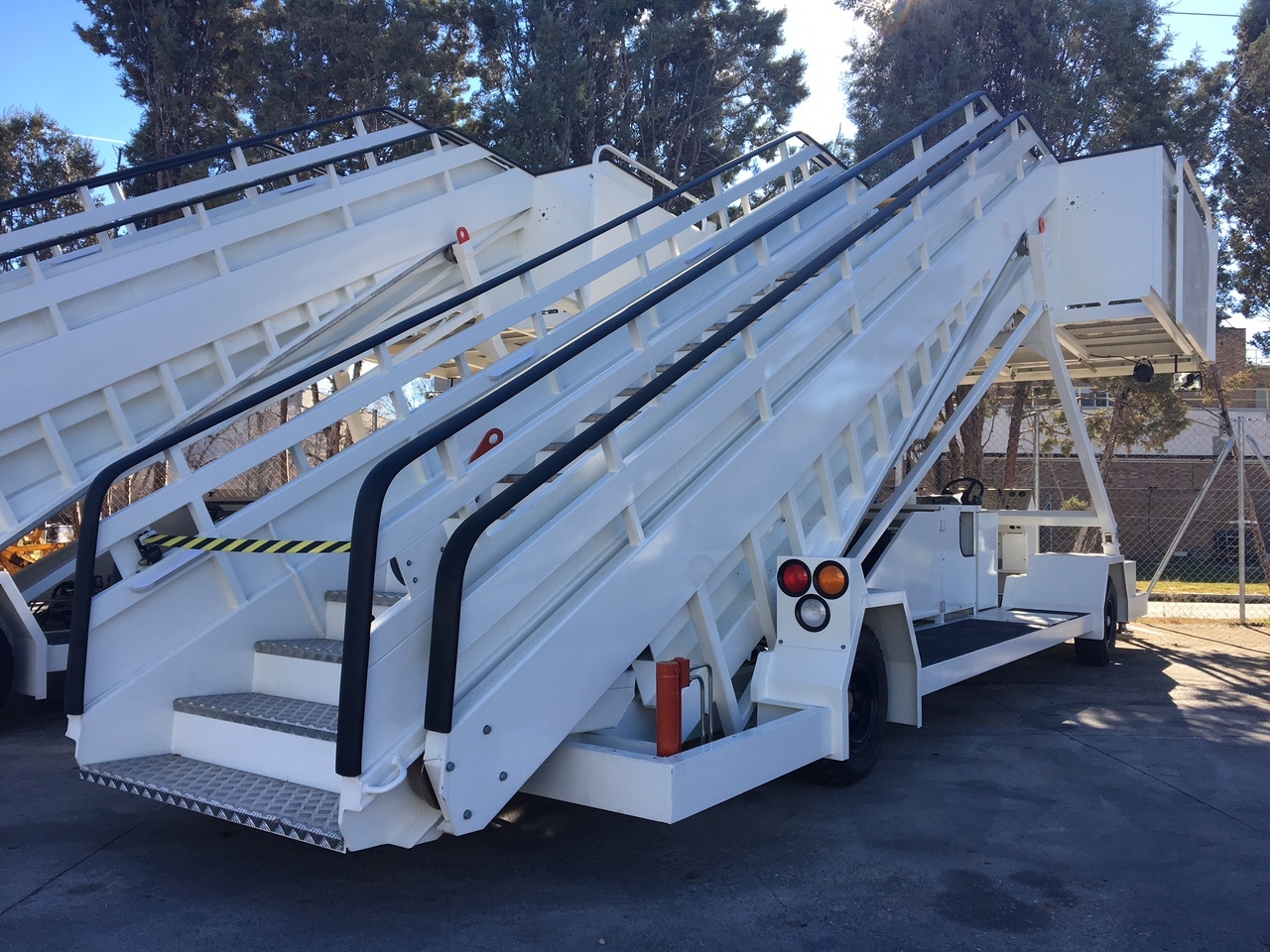 JBT Passenger Stairs Smart Step - Пассажирский трап: фото 1 JBT Passenger Stairs Smart Step - Пассажирский трап: фото 1