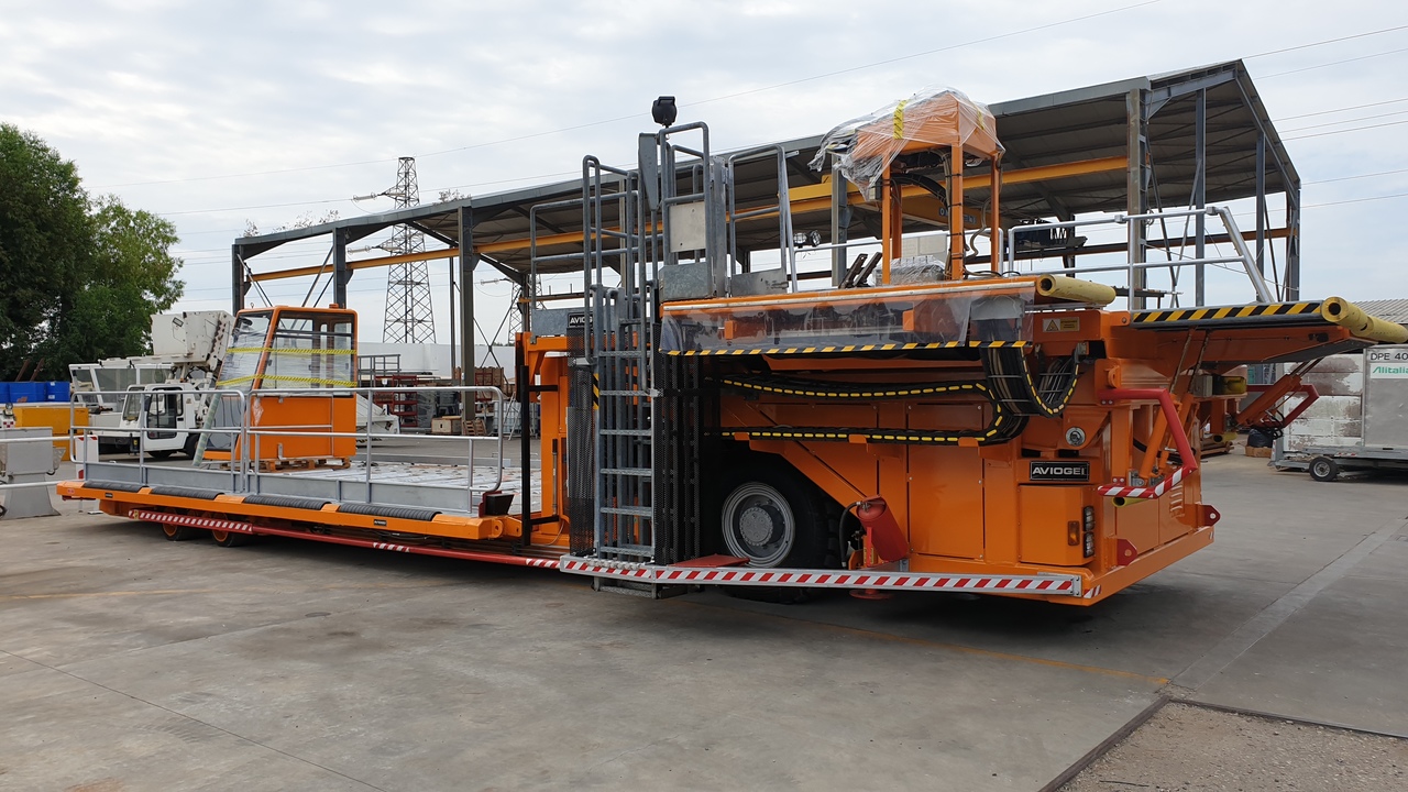 Main Deck Loader Aviogei 20 tons 2PU2000 - Перегружатель контейнеров и паллет: фото 4 Main Deck Loader Aviogei 20 tons 2PU2000 - Перегружатель контейнеров и паллет: фото 4