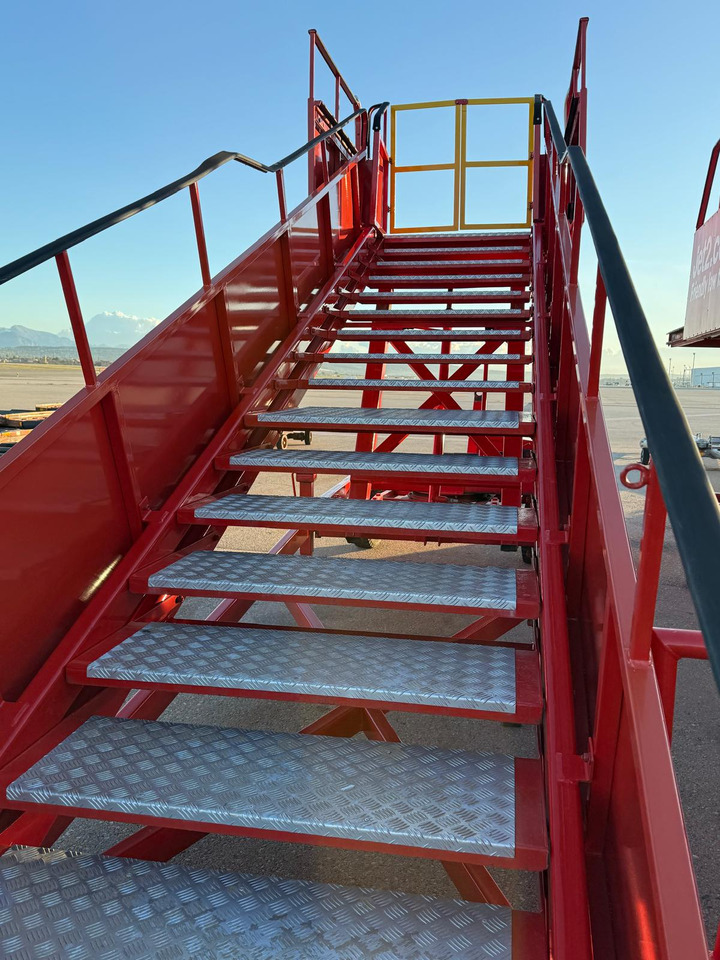 TIPS TPS1940 - Пассажирский трап: фото 2 TIPS TPS1940 - Пассажирский трап: фото 2