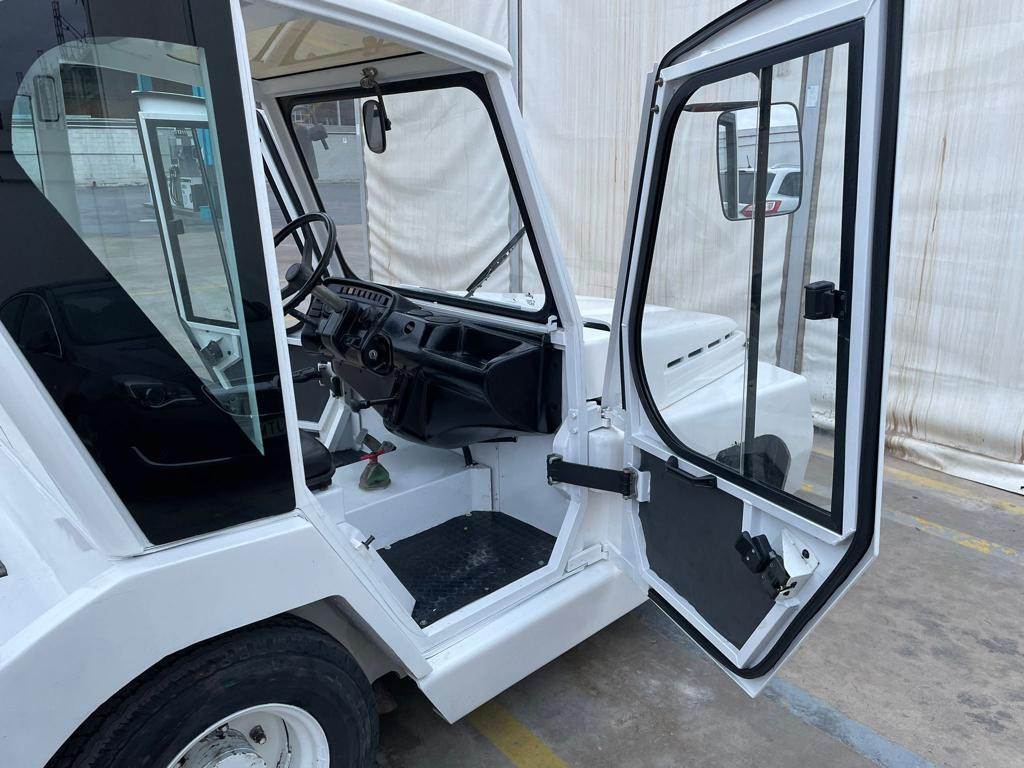 TLD TMX30 - Аэродромный тягач: фото 4 TLD TMX30 - Аэродромный тягач: фото 4
