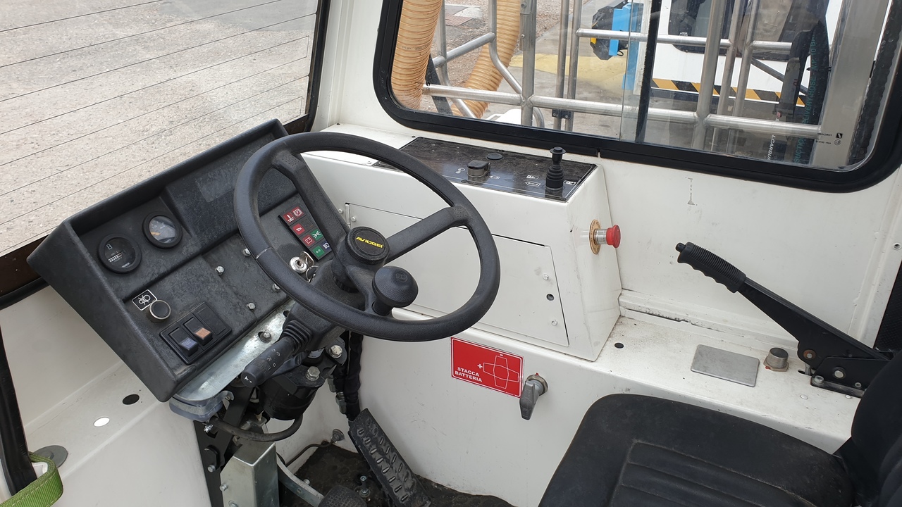 Toilet Truck Aviogei VSTM - Машина для обслуживания туалетных отсеков: фото 3 Toilet Truck Aviogei VSTM - Машина для обслуживания туалетных отсеков: фото 3