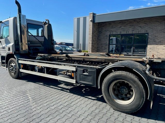 DAF 65.210 FA65.210 - Грузовик-контейнеровоз/ Сменный кузов: фото 3 DAF 65.210 FA65.210 - Грузовик-контейнеровоз/ Сменный кузов: фото 3