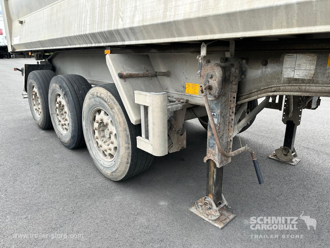 BENALU Tipper Alu-square sided body 24m³ - Самосвальный полуприцеп: фото 3 BENALU Tipper Alu-square sided body 24m³ - Самосвальный полуприцеп: фото 3