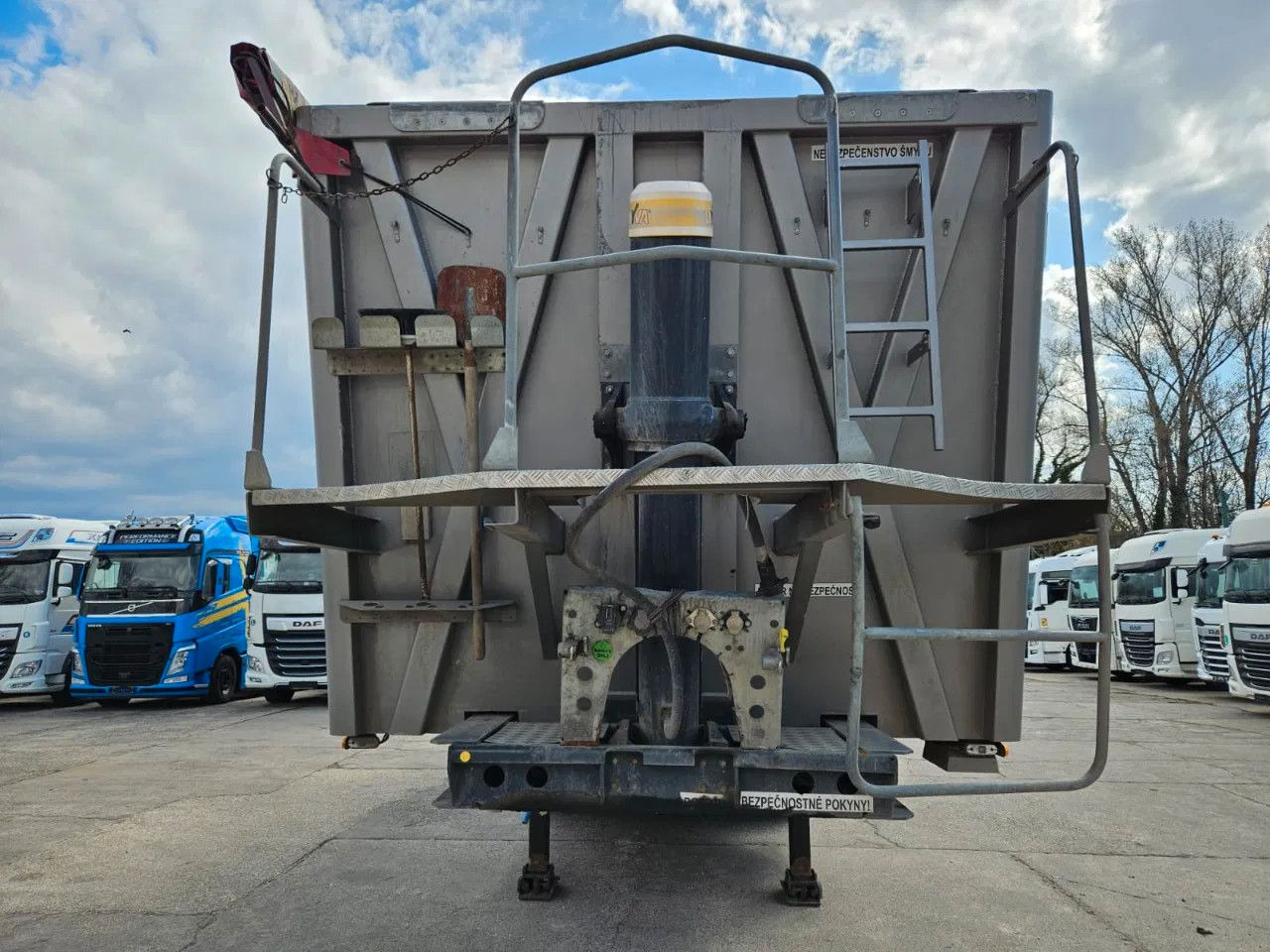 Bodex KIS3B 40m3 - Самосвальный полуприцеп: фото 3 Bodex KIS3B 40m3 - Самосвальный полуприцеп: фото 3