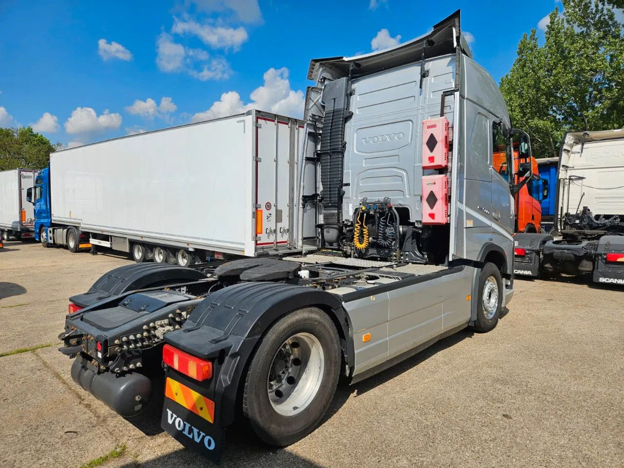 Volvo FH 500 Globe-Standard-Alloy W-ACC-DAS - Тягач: фото 3 Volvo FH 500 Globe-Standard-Alloy W-ACC-DAS - Тягач: фото 3