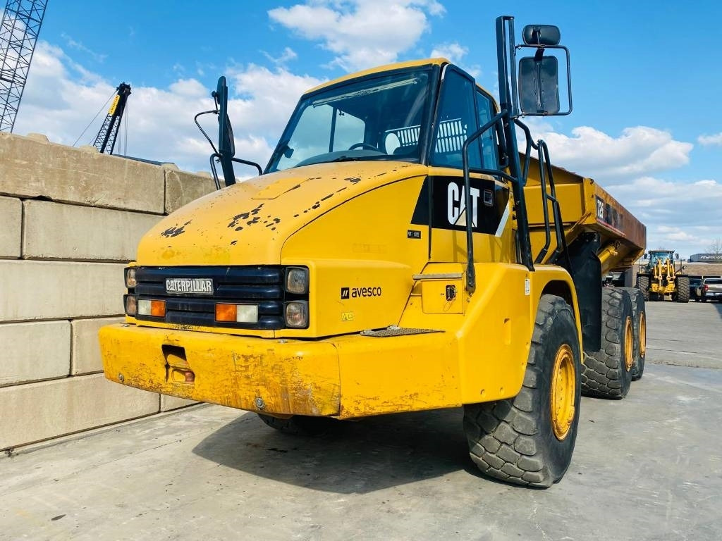 CAT 725 - Сочленённый самосвал: фото 3 CAT 725 - Сочленённый самосвал: фото 3