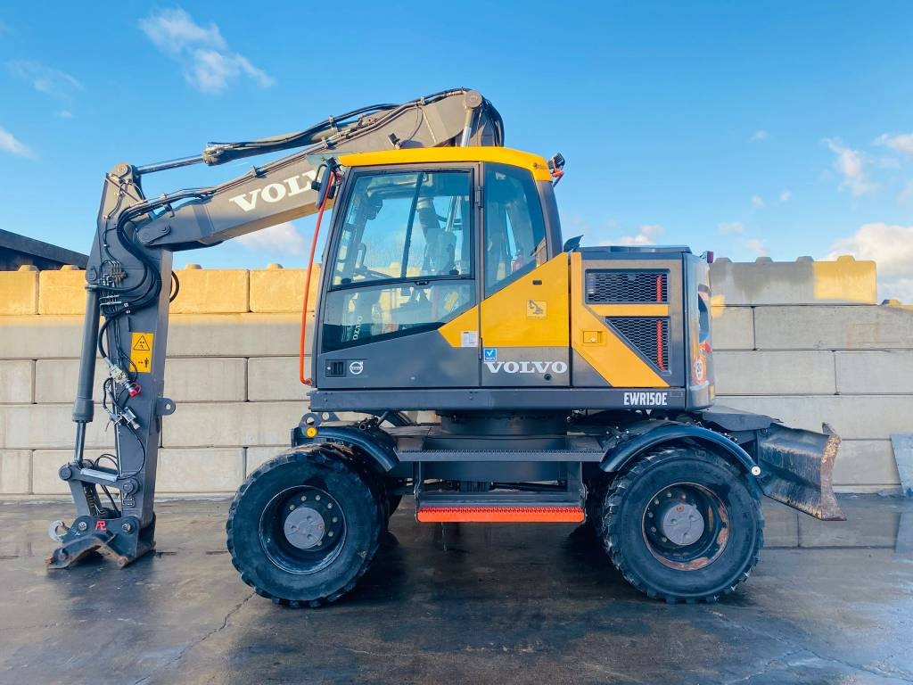 Volvo EWR 150 E - Колёсный экскаватор: фото 1 Volvo EWR 150 E - Колёсный экскаватор: фото 1