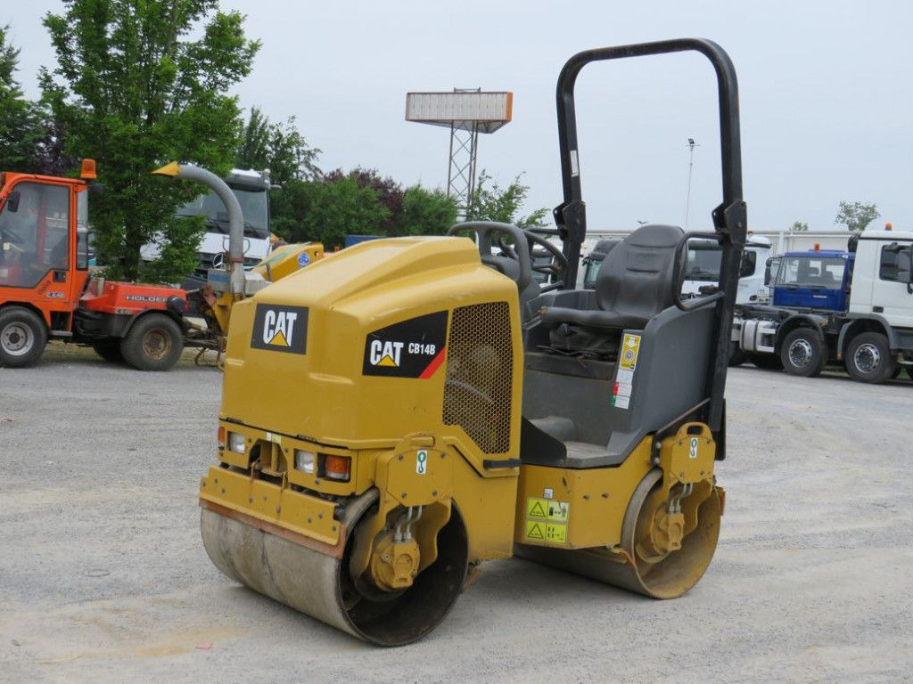 CAT Tandem-Vibrationswalze CB14 B Baumaschine - Каток: фото 1 CAT Tandem-Vibrationswalze CB14 B Baumaschine - Каток: фото 1