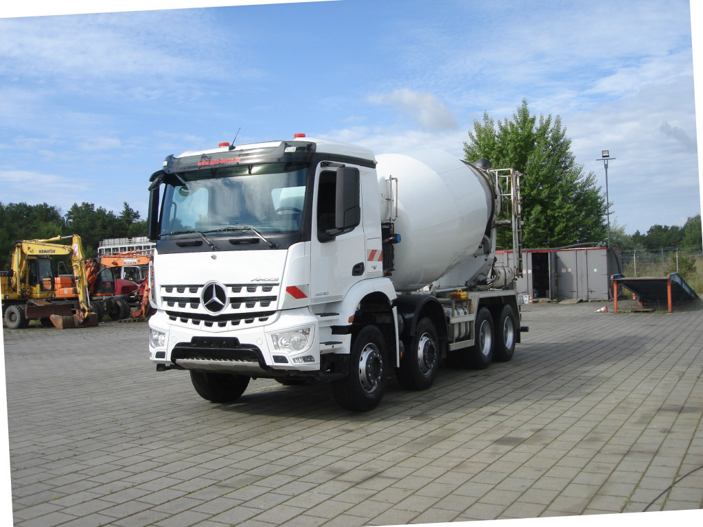 MERCEDES-BENZ Arocs 3240 B 8x4 Betonmischer Deutsch Top AP Achsen - Грузовик: фото 2 MERCEDES-BENZ Arocs 3240 B 8x4 Betonmischer Deutsch Top AP Achsen - Грузовик: фото 2