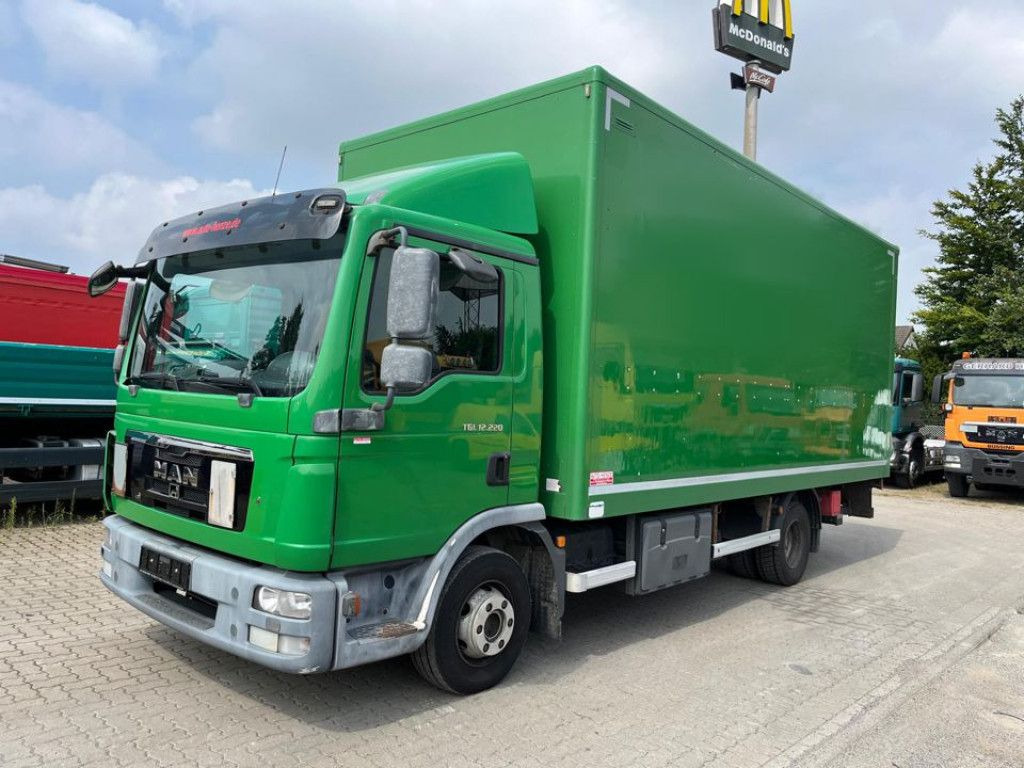 MAN TG-L 12.220 4x2 BL Standardkoffer LBW LBW 1.5 to - Грузовик с закрытым кузовом: фото 1 MAN TG-L 12.220 4x2 BL Standardkoffer LBW LBW 1.5 to - Грузовик с закрытым кузовом: фото 1