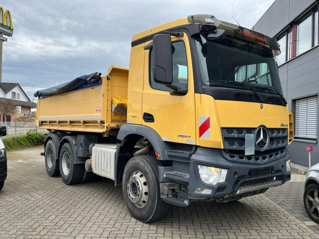Mercedes-Benz Arocs 2643 K 6x4 3-Achs Kipper Blatt/Blatt, AP A - Самосвал: фото 2 Mercedes-Benz Arocs 2643 K 6x4 3-Achs Kipper Blatt/Blatt, AP A - Самосвал: фото 2