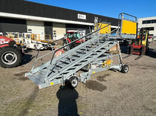 Maintenance Stairs SPS OT-14 - Пассажирский трап: фото 4 Maintenance Stairs SPS OT-14 - Пассажирский трап: фото 4