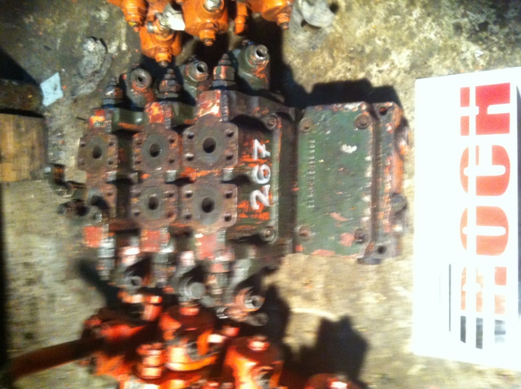 LINDE VT4 - 3 SEKCYJNY VW18 5665 + VW18 5645 + VW18 5625 + 668 341 27 05-12 6683412705-12 - Гидравлический клапан для Строительной техники: фото 1 LINDE VT4 - 3 SEKCYJNY VW18 5665 + VW18 5645 + VW18 5625 + 668 341 27 05-12 6683412705-12 - Гидравлический клапан для Строительной техники: фото 1
