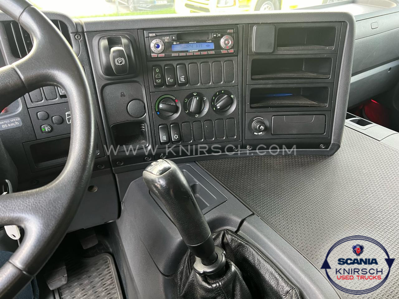 SCANIA P 270 DB4x2MNA - Грузовик с закрытым кузовом: фото 2 SCANIA P 270 DB4x2MNA - Грузовик с закрытым кузовом: фото 2