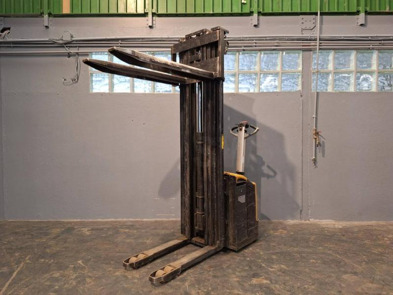 Штабелер Caterpillar NSP16N: фото 12 Штабелер Caterpillar NSP16N: фото 12