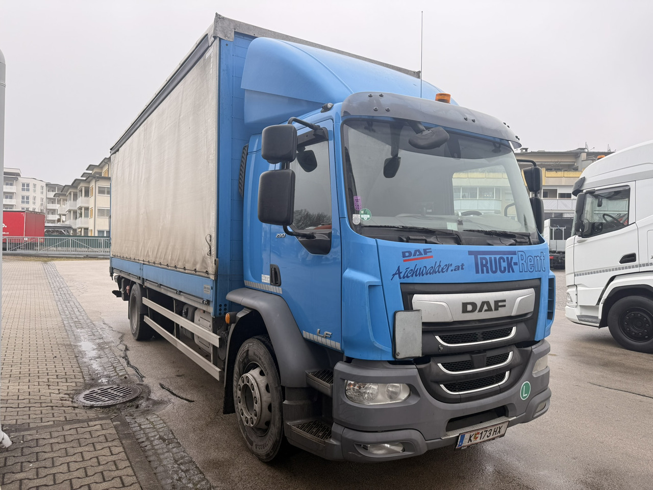 DAF LF 290 Pritschenaufbau Ladebordwand AHK - Тентованный грузовик: фото 2 DAF LF 290 Pritschenaufbau Ladebordwand AHK - Тентованный грузовик: фото 2