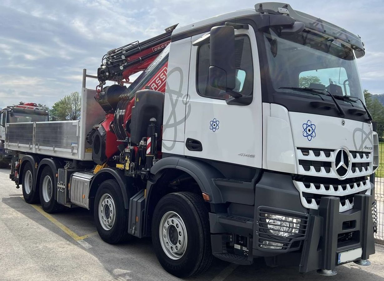 MERCEDES-BENZ Hiab Palfinger Fassi F990-8 JIB-6 - Автоманипулятор: фото 1 MERCEDES-BENZ Hiab Palfinger Fassi F990-8 JIB-6 - Автоманипулятор: фото 1