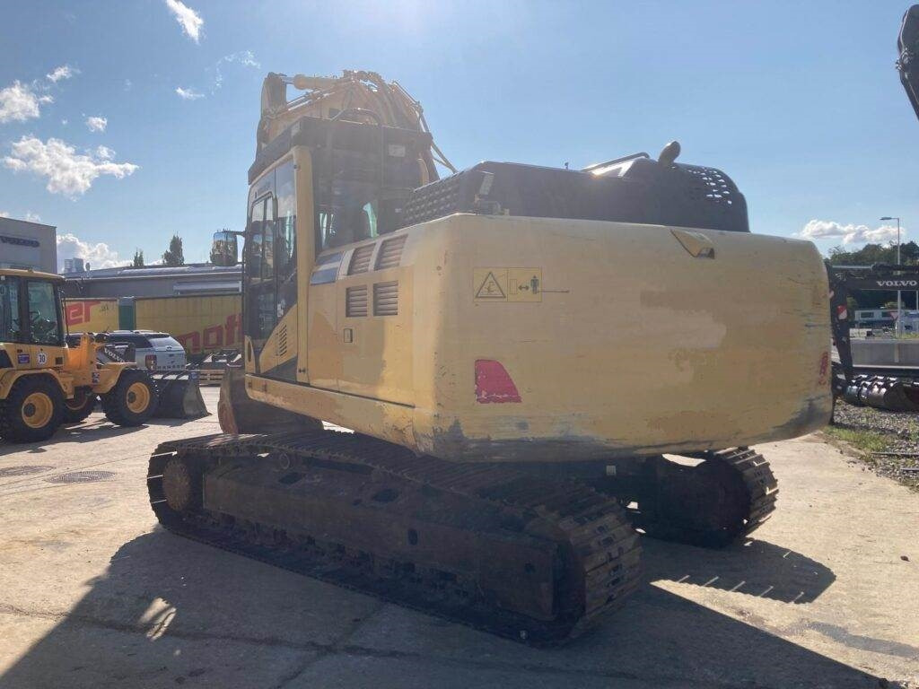 Komatsu PC210LC-11 - Гусеничный экскаватор: фото 3 Komatsu PC210LC-11 - Гусеничный экскаватор: фото 3