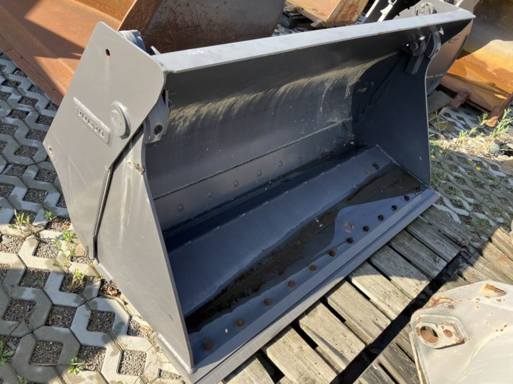 Volvo Klappschaufel mit Messer -P Aufnahme - Ковш: фото 1 Volvo Klappschaufel mit Messer -P Aufnahme - Ковш: фото 1