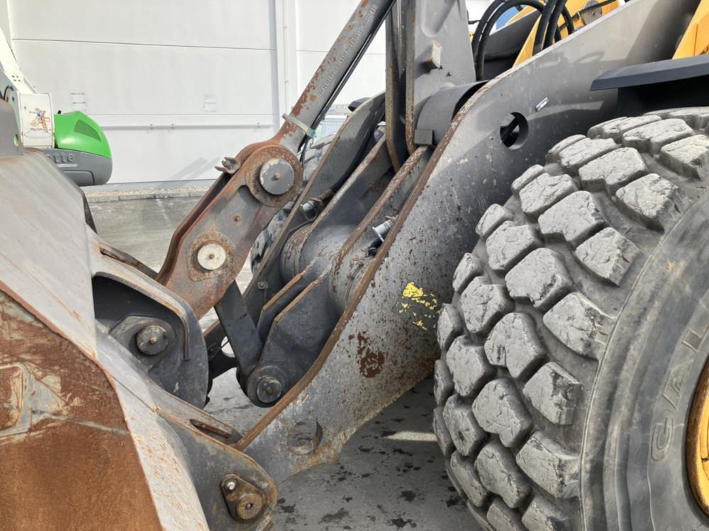 Колёсный погрузчик Volvo L180H: фото 12