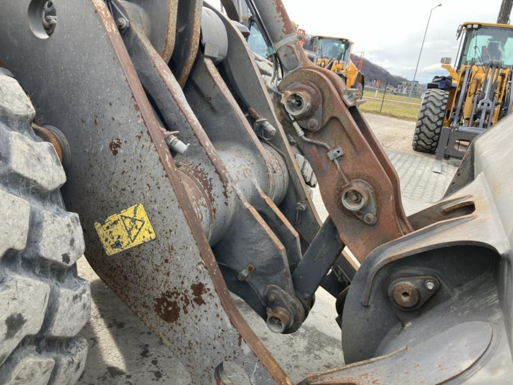 Колёсный погрузчик Volvo L180H: фото 11