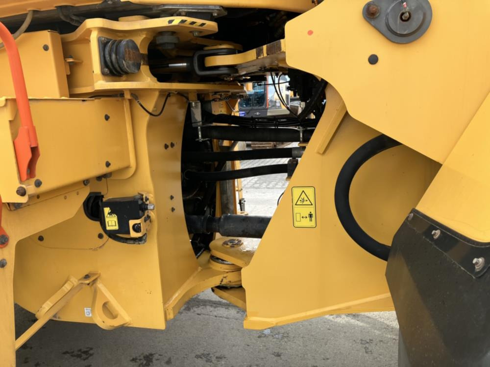 Колёсный погрузчик Volvo L180H: фото 6