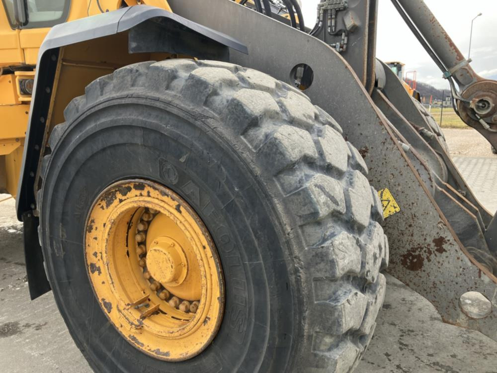 Колёсный погрузчик Volvo L180H: фото 10