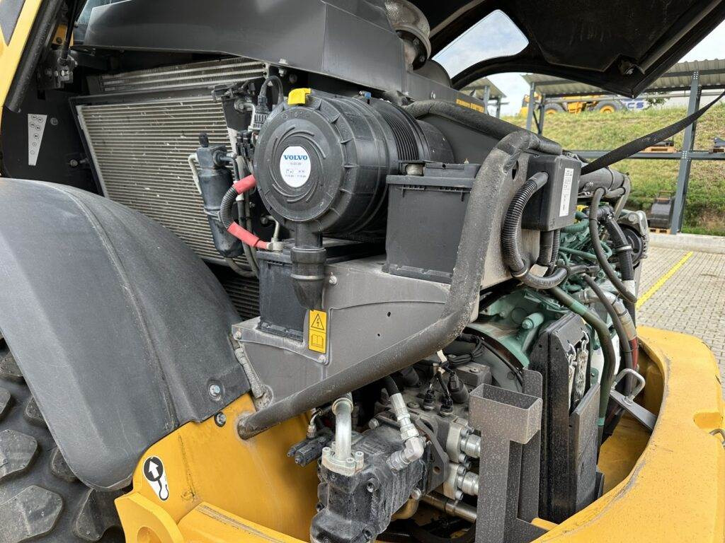 Колёсный погрузчик Volvo L45HS: фото 9