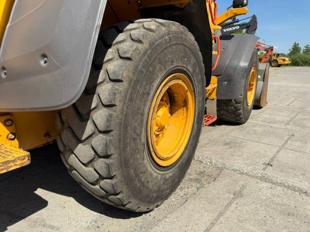 Колёсный погрузчик Volvo L60H: фото 16 Колёсный погрузчик Volvo L60H: фото 16