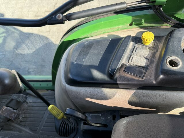 John Deere 3520 Kommunaltrak. Frontkraftheber Kuppeldreieck - Коммунальный трактор: фото 5 John Deere 3520 Kommunaltrak. Frontkraftheber Kuppeldreieck - Коммунальный трактор: фото 5