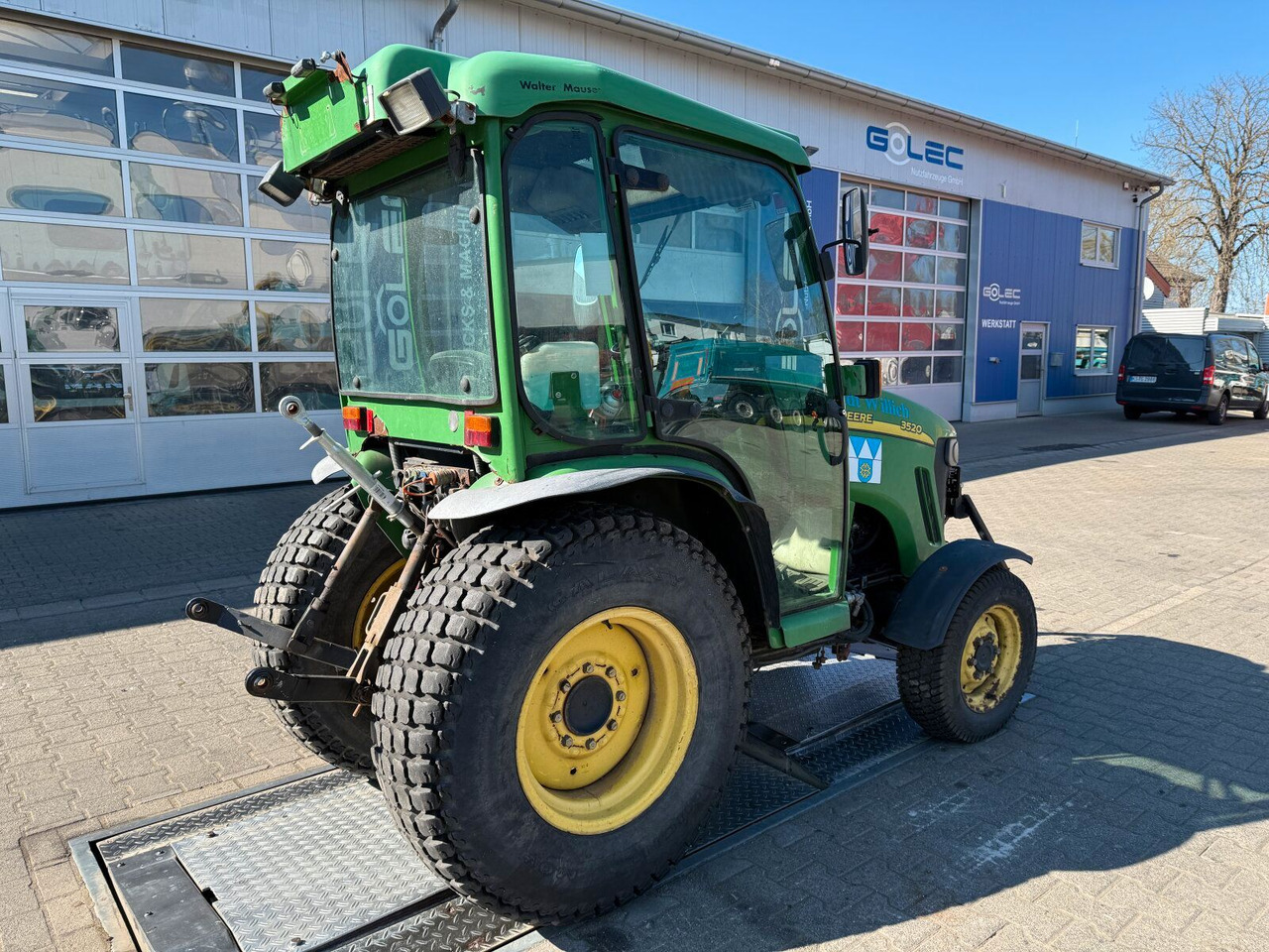 John Deere 3520 Kommunaltrak. Frontkraftheber Kuppeldreieck - Трактор: фото 3 John Deere 3520 Kommunaltrak. Frontkraftheber Kuppeldreieck - Трактор: фото 3