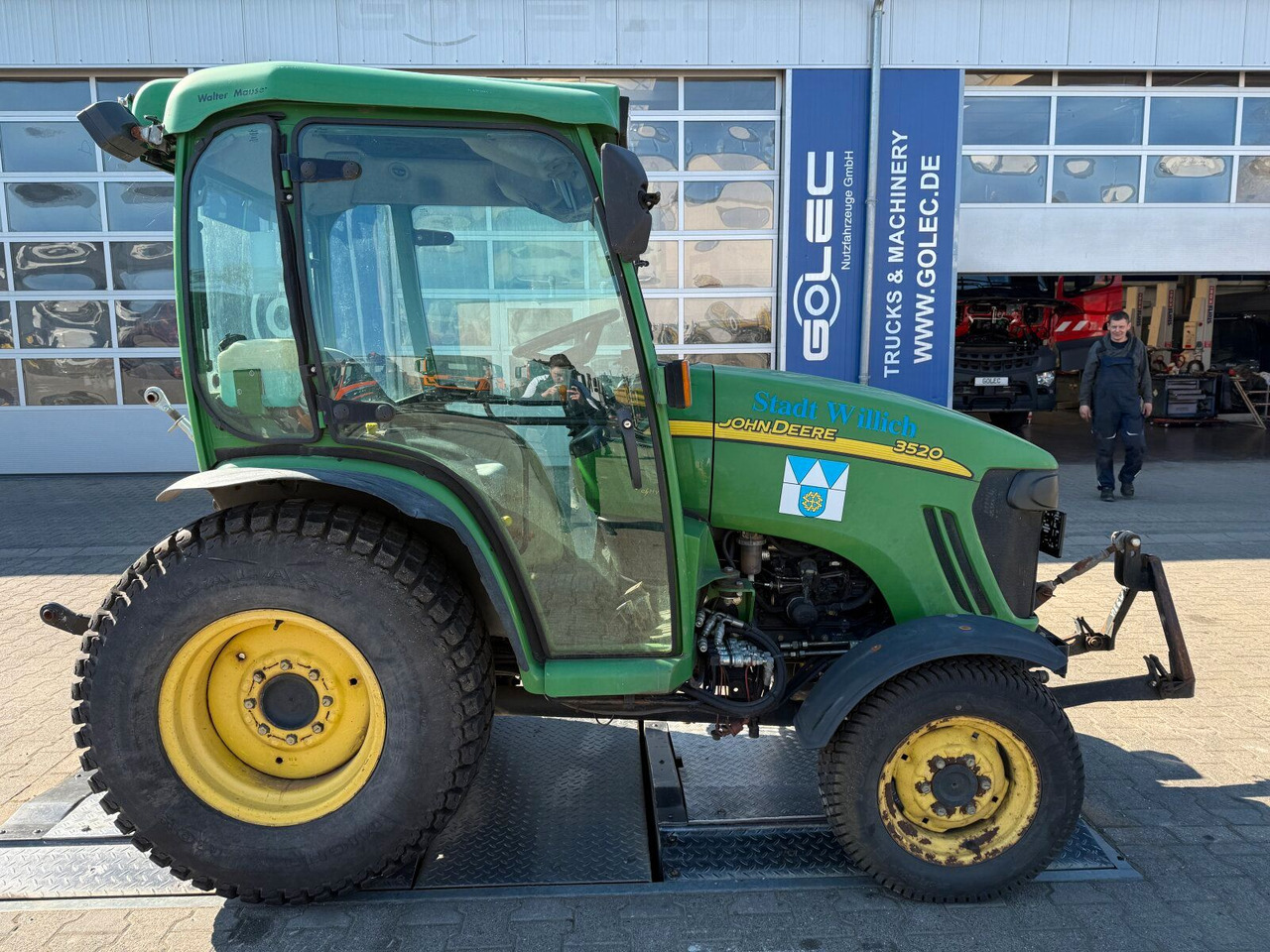 John Deere 3520 Kommunaltrak. Frontkraftheber Kuppeldreieck - Трактор: фото 2 John Deere 3520 Kommunaltrak. Frontkraftheber Kuppeldreieck - Трактор: фото 2