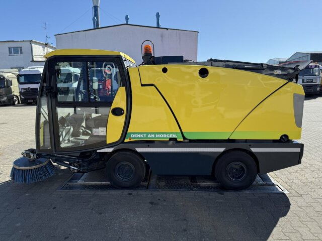 Johnston C202 Kleinkehrmaschine 2 M³ - 6.000 h в лизинг Johnston C202 Kleinkehrmaschine 2 M³ - 6.000 h: фото 12 Johnston C202 Kleinkehrmaschine 2 M³ - 6.000 h в лизинг Johnston C202 Kleinkehrmaschine 2 M³ - 6.000 h: фото 12