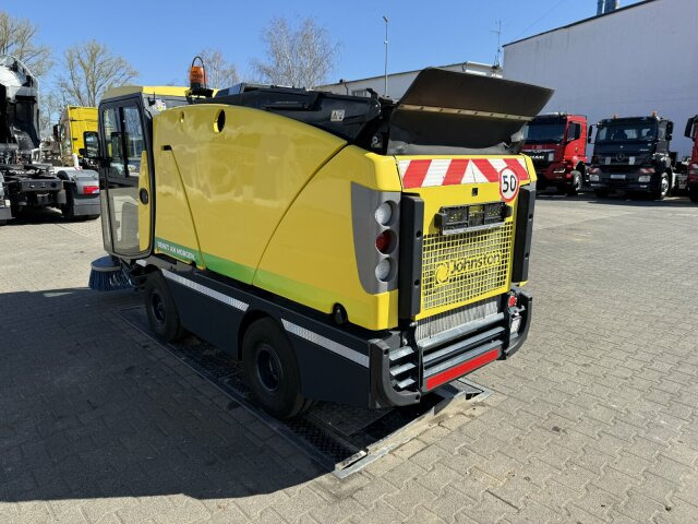 Johnston C202 Kleinkehrmaschine 2 M³ - 6.000 h в лизинг Johnston C202 Kleinkehrmaschine 2 M³ - 6.000 h: фото 11 Johnston C202 Kleinkehrmaschine 2 M³ - 6.000 h в лизинг Johnston C202 Kleinkehrmaschine 2 M³ - 6.000 h: фото 11