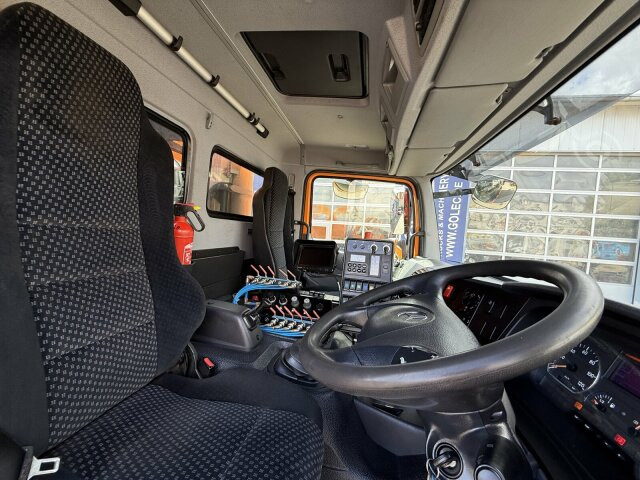 Mercedes-Benz Atego 1324 4x2 Kehrmaschine Viajet 6R/L - Подметально-уборочная машина: фото 2 Mercedes-Benz Atego 1324 4x2 Kehrmaschine Viajet 6R/L - Подметально-уборочная машина: фото 2