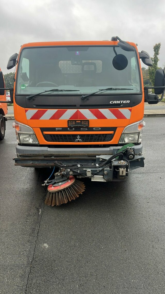 Mitsubishi Canter FUSO Kehrmaschine BROCK SL140 4 m³ - Подметально-уборочная машина: фото 4 Mitsubishi Canter FUSO Kehrmaschine BROCK SL140 4 m³ - Подметально-уборочная машина: фото 4