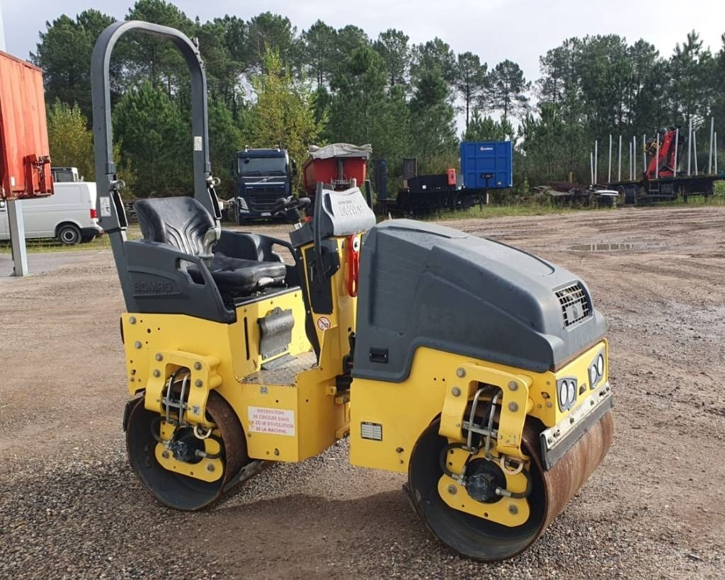 Bomag BW 100 AD M-5 - Дорожный каток: фото 1 Bomag BW 100 AD M-5 - Дорожный каток: фото 1