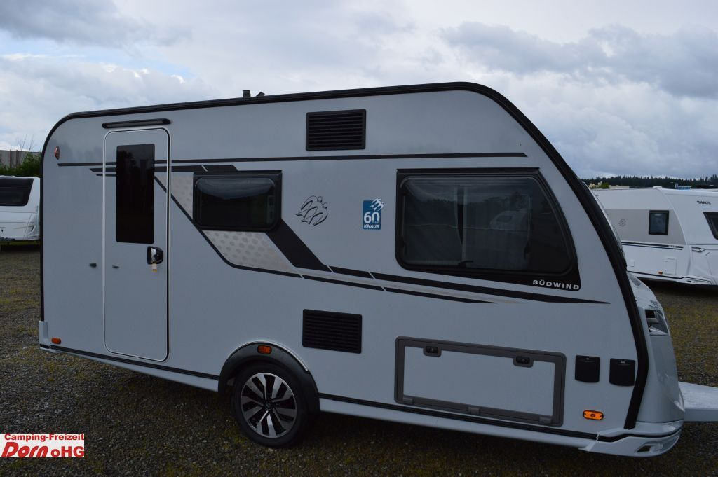 Knaus Südwind 420 QD 60 YEARS Kühlschrank 142l - Прицеп дача: фото 1 Knaus Südwind 420 QD 60 YEARS Kühlschrank 142l - Прицеп дача: фото 1